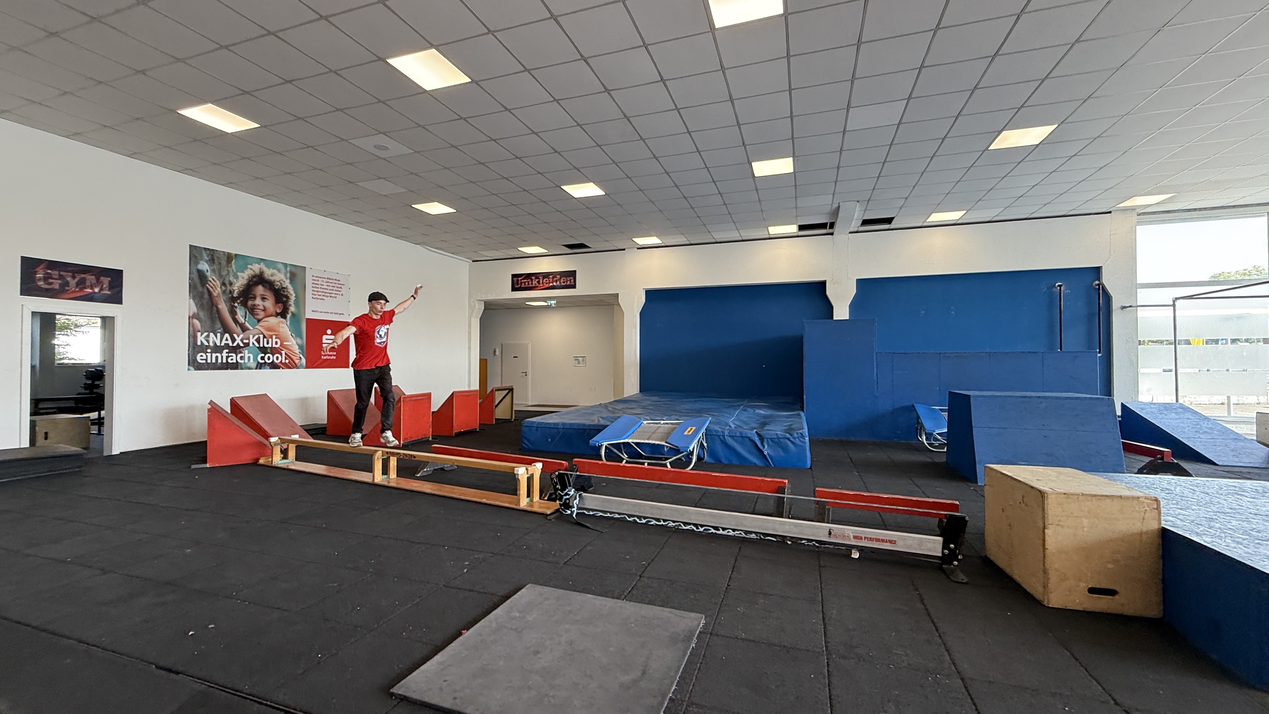 Parkour und Freerunning Parcours in der Halle